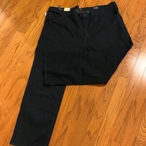 Nautica Size 52/32 straight fit denim jeans.